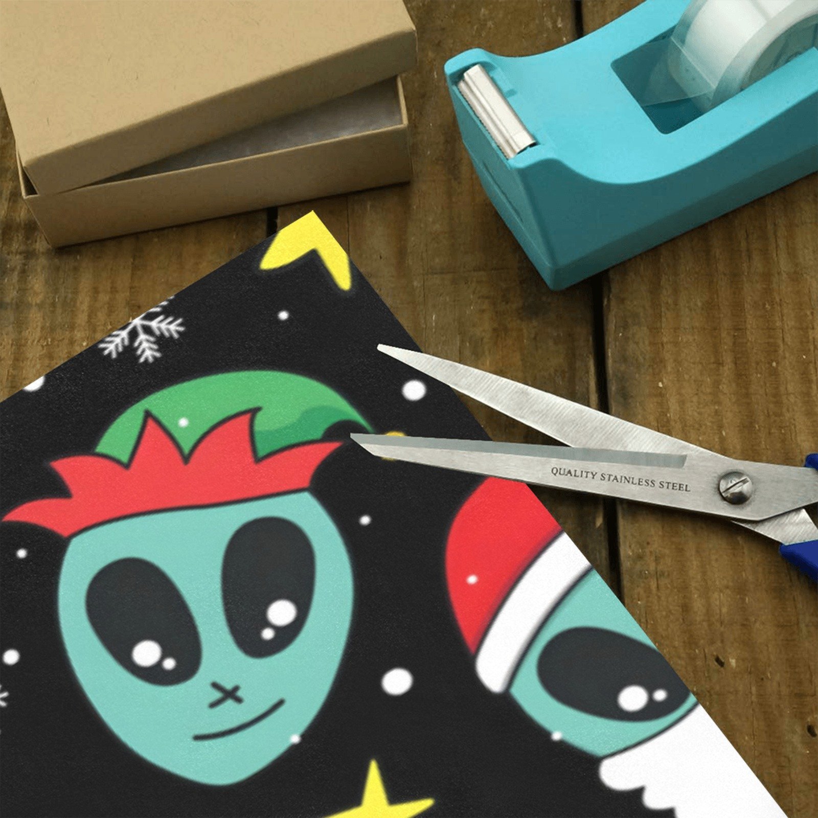 Wrapping
Paper Gift Wrap – Alient Santa Claus – 1, 2, 3, 4 or 5 Rolls - Image 4