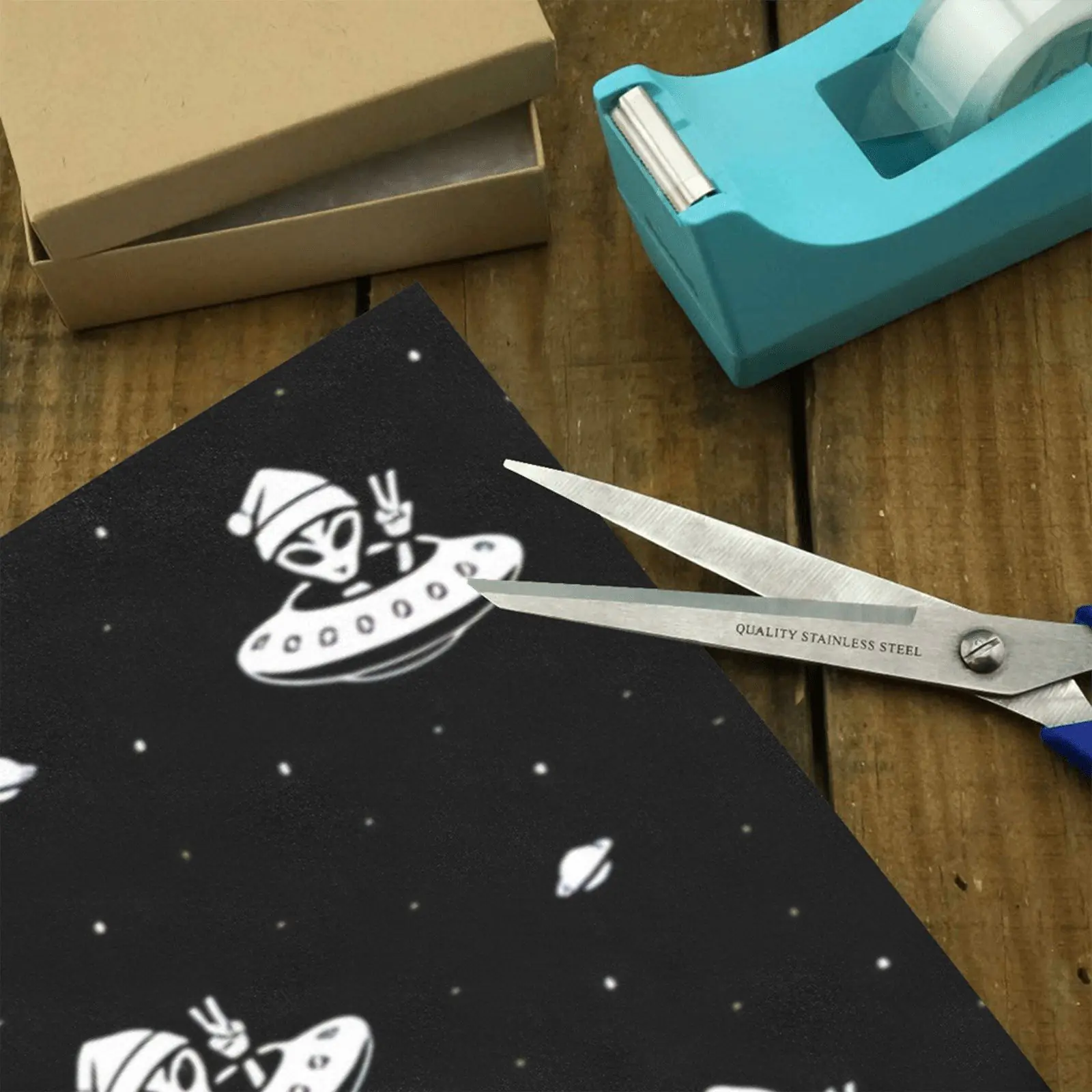 Wrapping
  Paper Gift Wrap – Alien Santa Hat B/W – 1, 2, 3, 4 or 5 Rolls - Image 3
